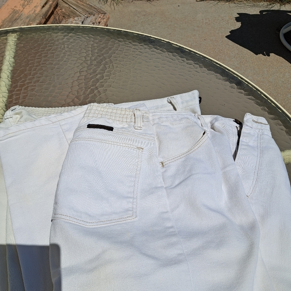 Vintage lady maverick jeans. Size 12 with elastic in back waist band. White. 25. - Picture 2 of 3